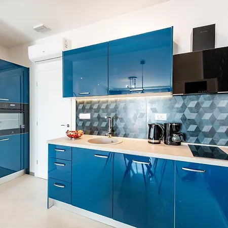 Deluxe Cosmopolit ツァヴタット